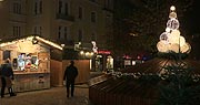 festlicher Schmuck auch bei der Brunnenabdeckung am Harras beim Sendlinger Weihnachtsmarkt am Harras vom 25.11.-22.12.2019 (©Foto: Martin Schmitz)